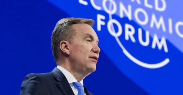 El Foro Económico de Davos investigará los vínculos de su director ejecutivo con Jeffrey Epstein