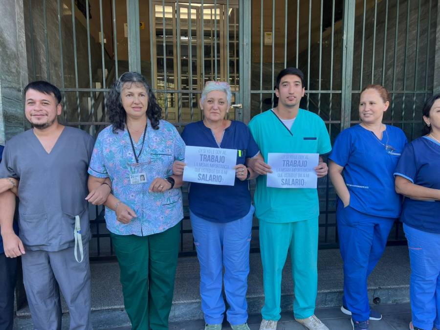 Abrazo simbólico de trabajadores del Cullen por un reclamo salarial