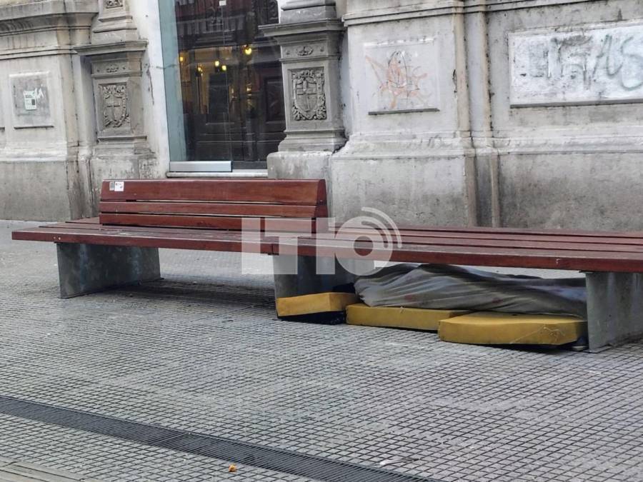 Preocupa la gente en situación de calle en la zona de la Peatonal