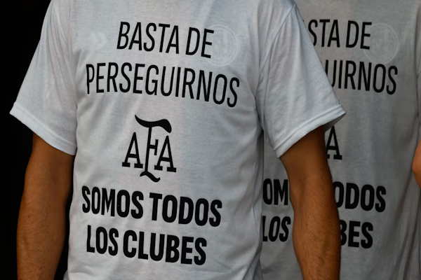 San Lorenzo e Instituto: la reacción del hincha al ver las remeras en apoyo a la AFA