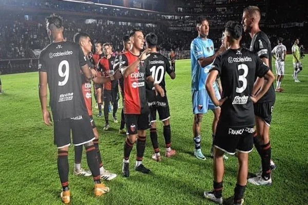 Colón vuelve a entrenar pensando en Acassuso tras el paro de AFA
