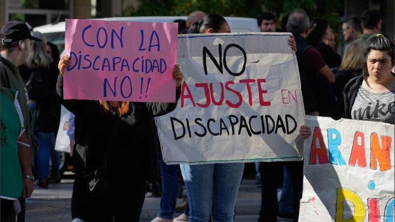 Crisis en discapacidad: nueva marcha este jueves en el centro de Rosario 