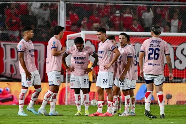 Unión arrolló en el primer tiempo, pero sufre dejar dos puntos ante Independiente