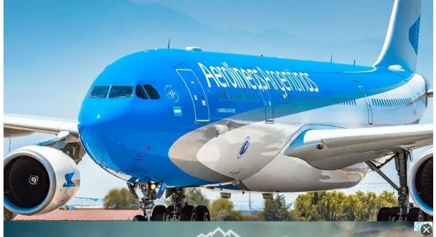 Por la disparada del petróleo, Aerolíneas Argentinas cobrará un recargo en todos sus pasajes