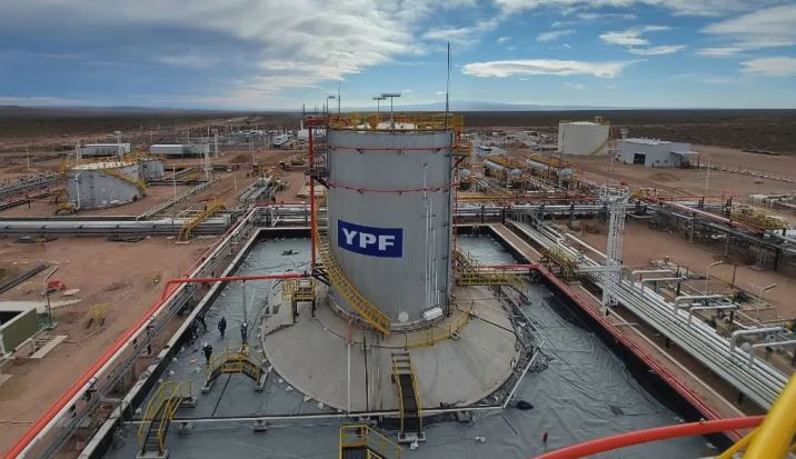 Juicio por YPF: la Justicia de EEUU benefició a Argentina y suspendió todas las demandas
