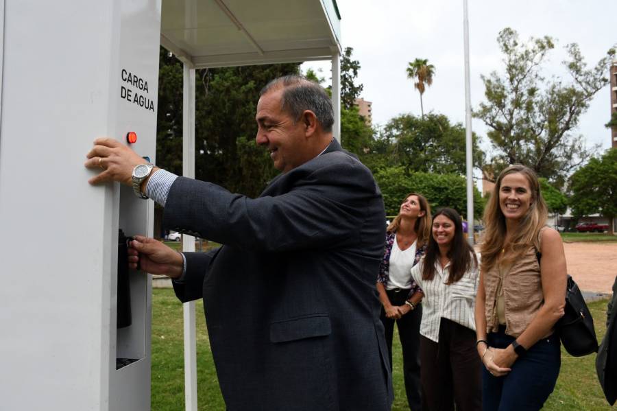 La Municipalidad y ADER inauguraron una Estación Solar en la Plaza Constituyentes