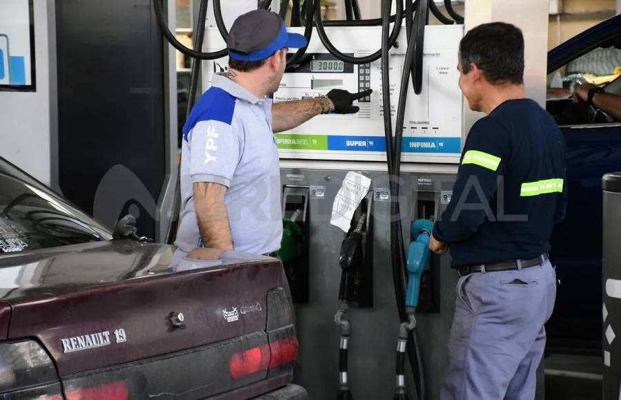 Volvió a subir la nafta y la súper roza los 2 mil pesos