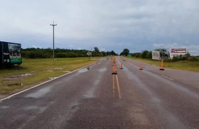 Ruta 1: corte total por el hundimiento de una alcantarilla en Colonia Teresa