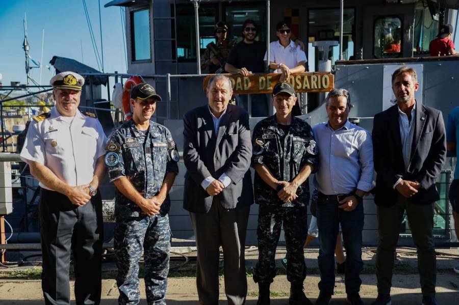 Poletti visitó los buques de la Armada que brindarán asistencia sanitaria en zona de islas 