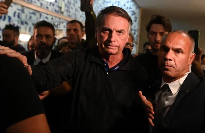 Bolsonaro sale del hospital a cumplir prisión domiciliaria