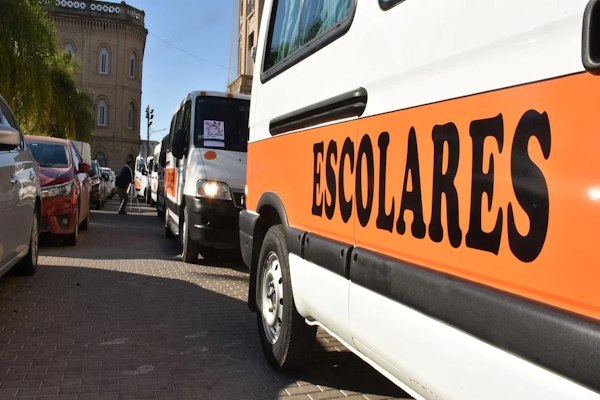 Transportistas escolares anticipan subas en abril 