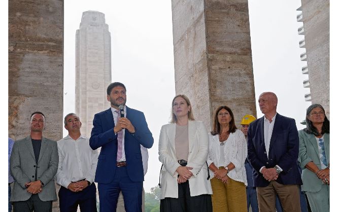 Pullaro firmó el convenio y se terminarán obras con fondos propios 