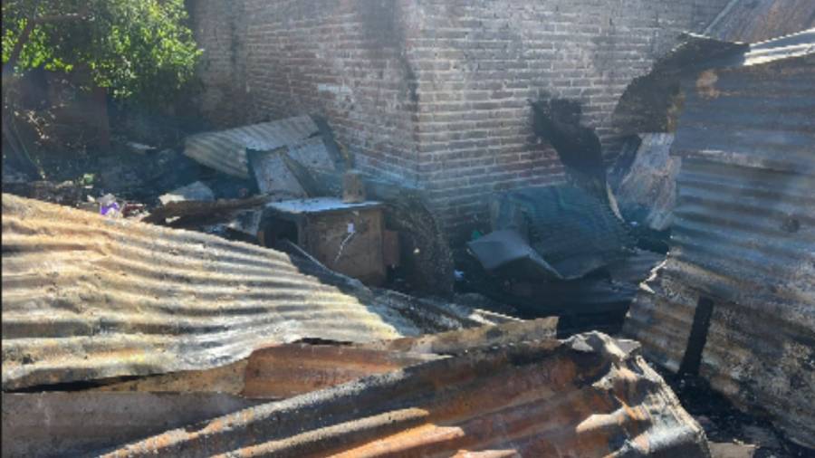 Un incendio destruyó una vivienda y una familia perdió todo