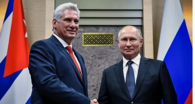 Rusia promete seguir ayudando a Cuba tras la llegada de un petrolero a pesar del bloqueo de EEUU