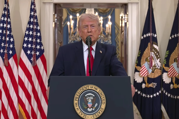 Trump confirma ofensiva pese a la pérdida de aeronaves estadounidenses