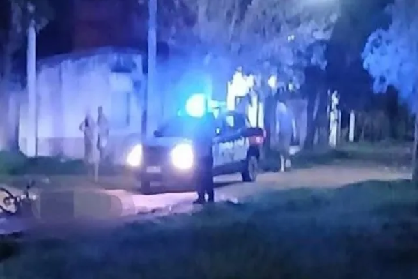 Mataron un hombre de un balazo y hallaron un arma robada a un policía