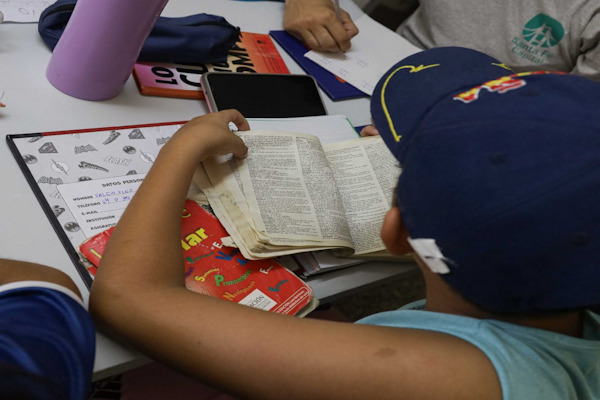 Entre libros y abrazos, las Estaciones Municipales entrelazan apoyo escolar 