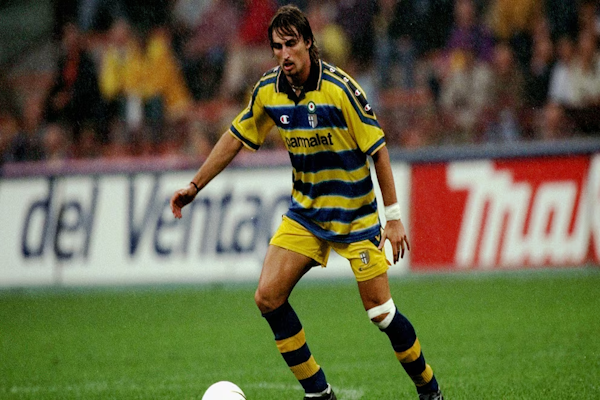Una ex estrella del fútbol italiano comparó a Messi y Maradona