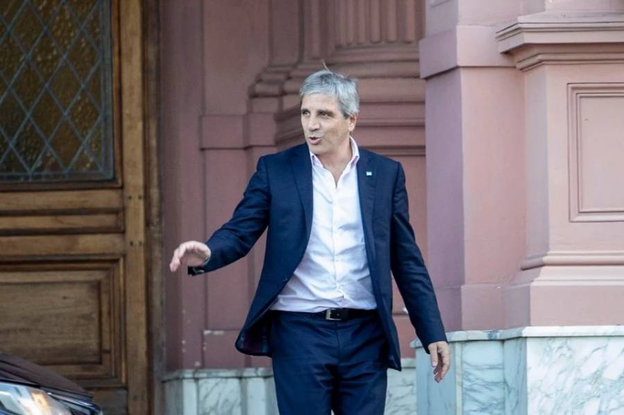 El equipo económico viaja a la Asamblea del FMI y busca destrabar desembolso
