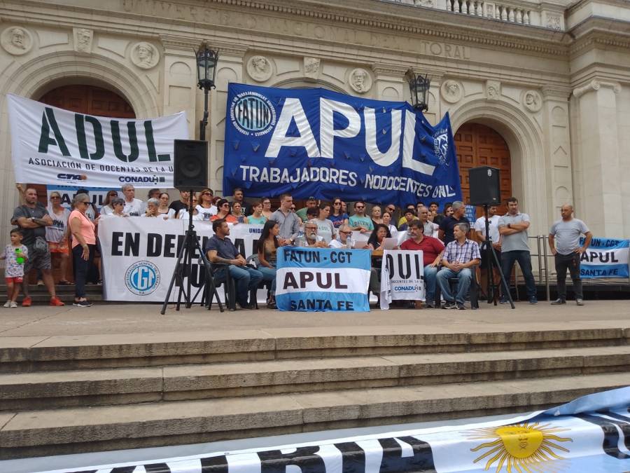 Docentes universitarios paran durante toda la semana