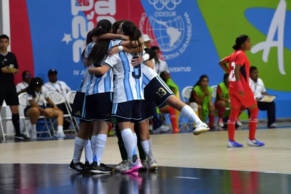 Futsal Sub 17: Las chicas arrancaron goleando en Panamá