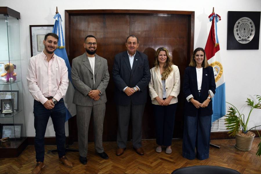 La Municipalidad fortalece el vínculo con Urban Ocean para mejorar la gestión de residuos plásticos