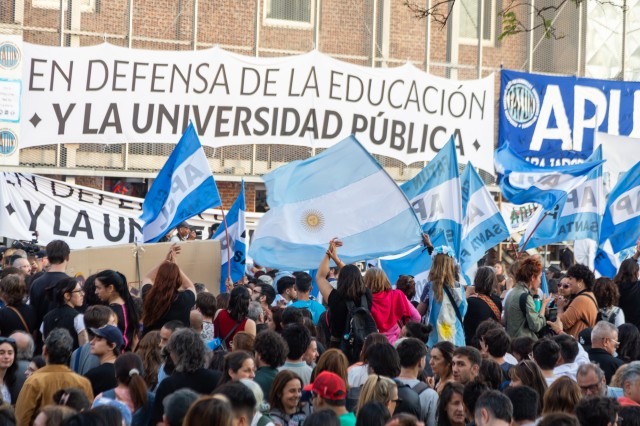 La Universidad no se apaga: jornada de defensa de la educación pública 