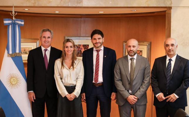 Pullaro llevó al canciller Quirno un documento en defensa de la producción santafesina de biodiésel