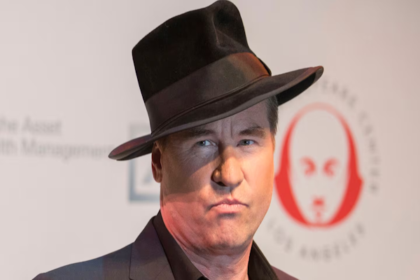 Las primeras imágenes de Val Kilmer “resucitado” por la IA en un film