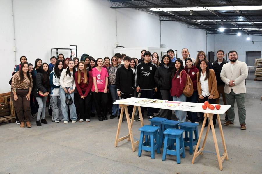 Alimentación saludable y educación: estudiantes recorrieron el Mercado de Productores