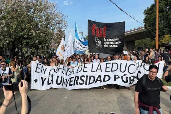 UNL: el salario docente universitario perdió un 35,7% de poder adquisitivo