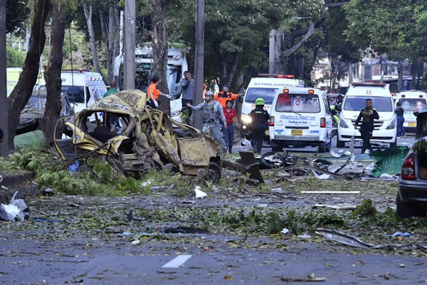 Colombia: explosivos en la vía Panamericana dejó al menos 14 muertos
