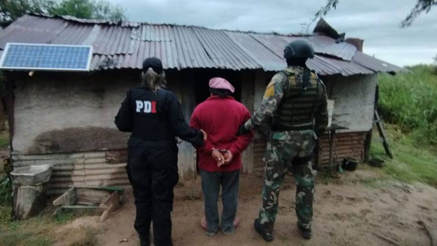 Seguirán detenidos los dos puesteros acusados por el crimen de los pescadores