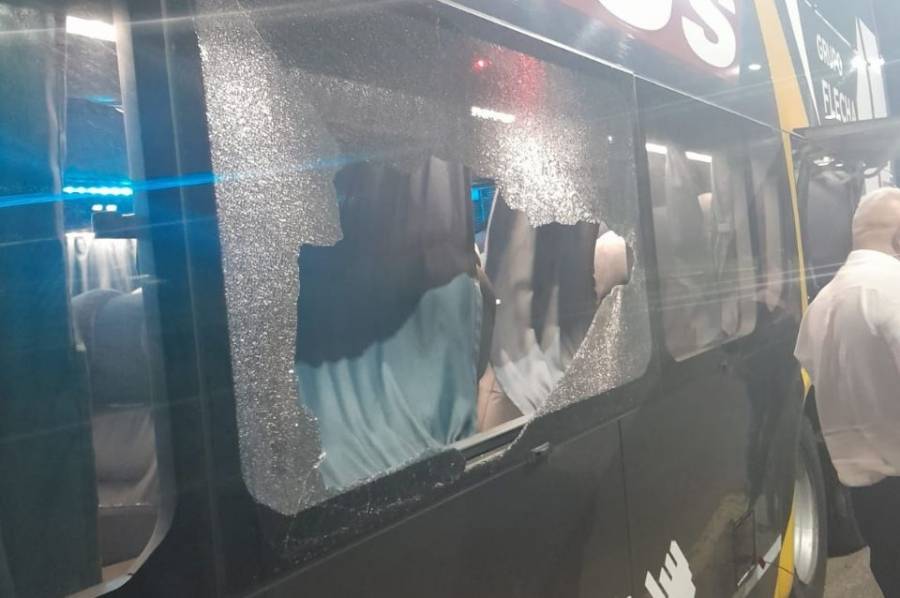 Atacaron a piedrazos un colectivo en la Circunvalación