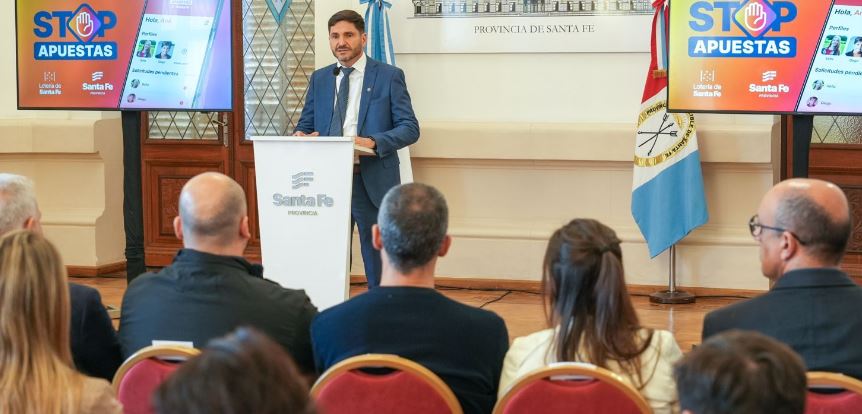 Pullaro presentó una app para que los padres puedan controlar los sitios digitales a los que acceden los menores