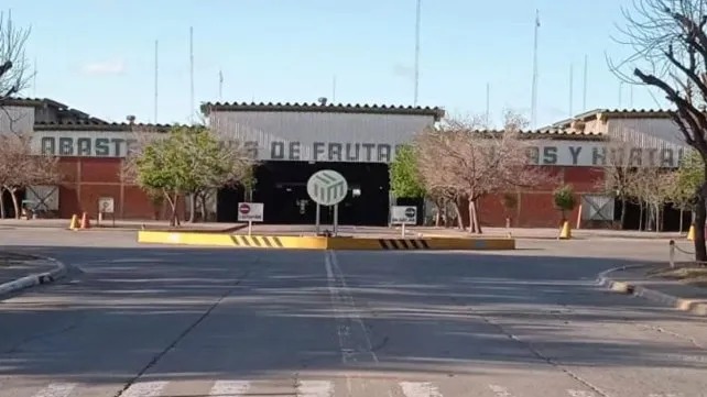 Buscan al hombre que dejó un proyectil y amenazó al presidente del Mercado de Abasto