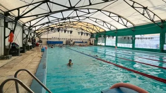 Un joven falleció ahogado en la pileta de un club mientras practicaba buceo
