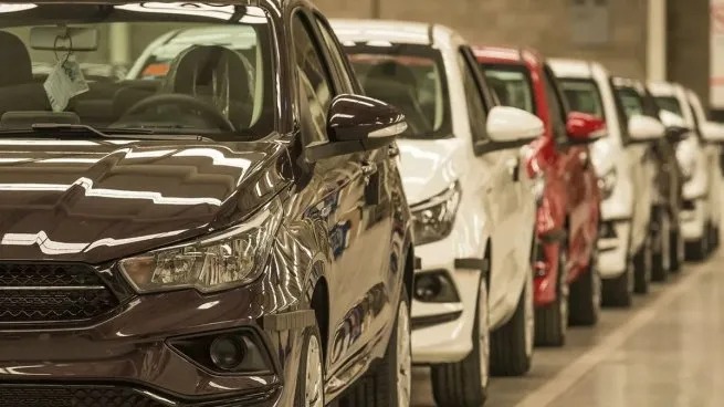 Por la presión de los autos chinos, las automotrices congelan precios en Argentina