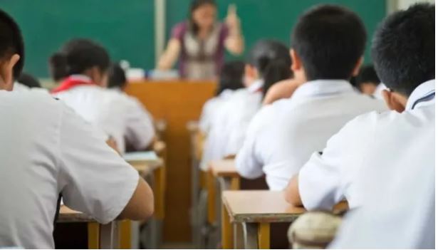 Polémico: Singapur autorizó a los profesores a azotar a alumnos para combatir el bullying