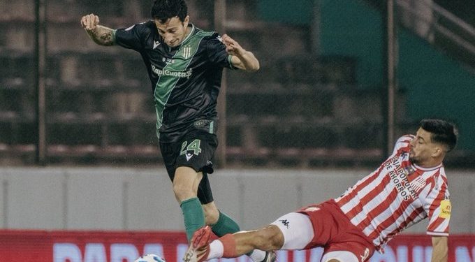 Banfield eliminó a San Martín de Tucumán en los penales