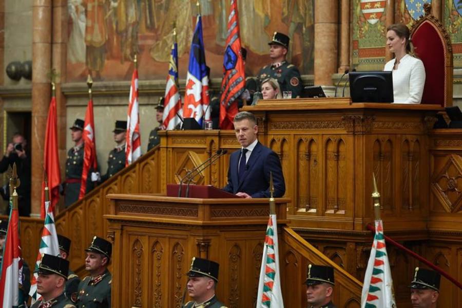 Hungría: asumió el nuevo primer ministro, Péter Magyar