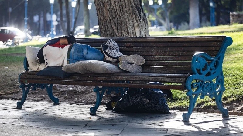La Municipalidad advirtió que crece el número de familias que pierden su vivienda y quedan en situación de calle