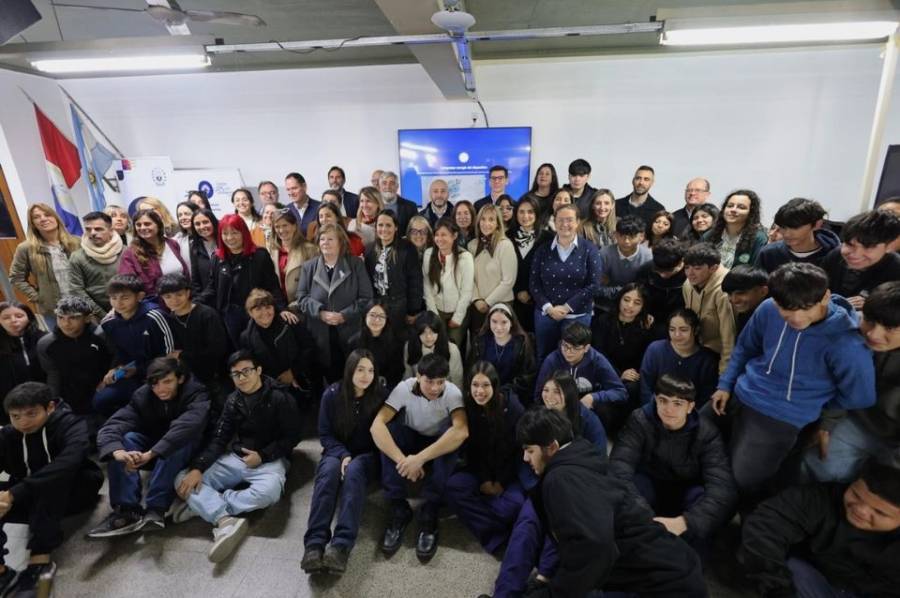 Con las escuelas como protagonistas, presentaron “De esto sí se habla”