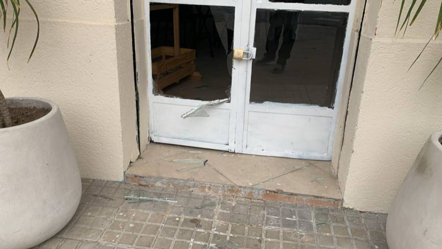 Rompieron el vidrio de una heladería sobre avenida Freyre 