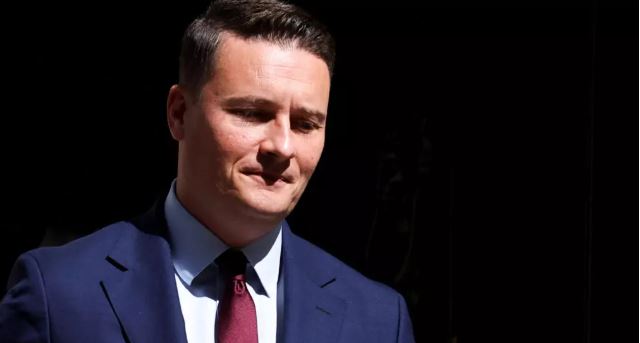 Renuncia el ministro de Salud británico y se agrava la crisis de liderazgo de Keir Starmer