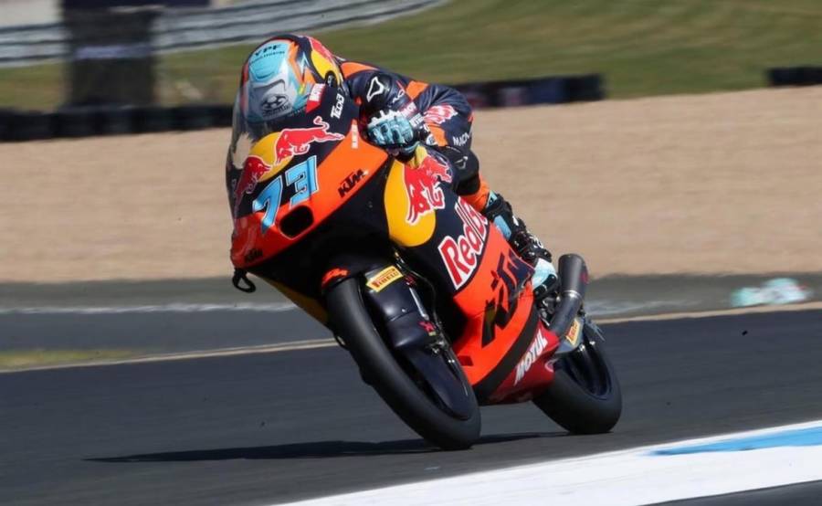 Perrone terminó 12° en el GP de Cataluña de Moto3