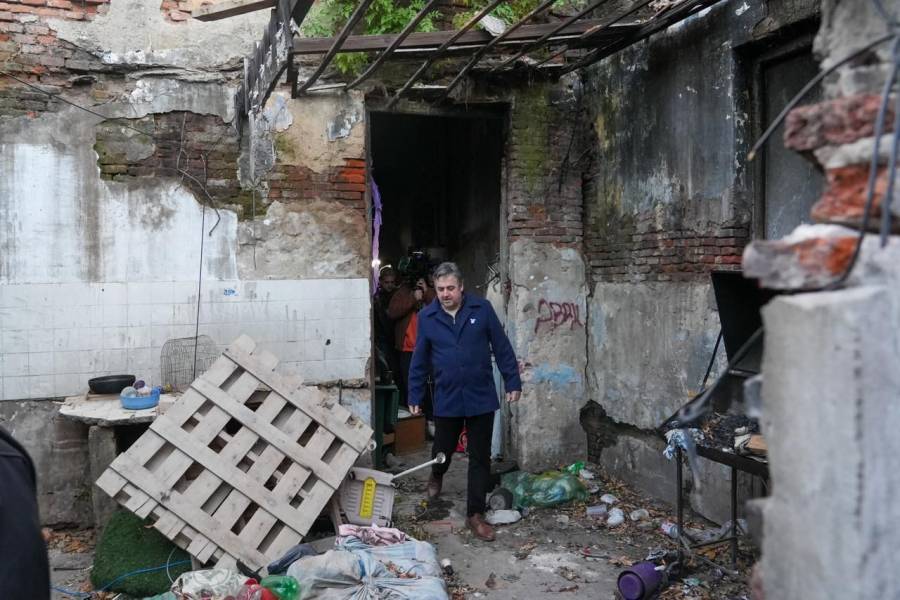 Con aplausos de vecinos, la Provincia derrumbó el búnker de Zazpe y Zavalla