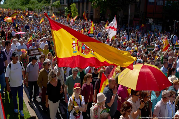 Madrid: una multitud marchó para exigir la renuncia de Pedro Sánchez