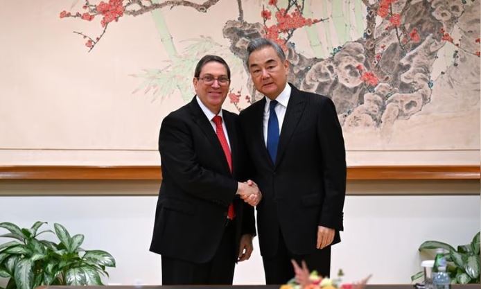 China advierte su firme decisión de apoyar a Cuba