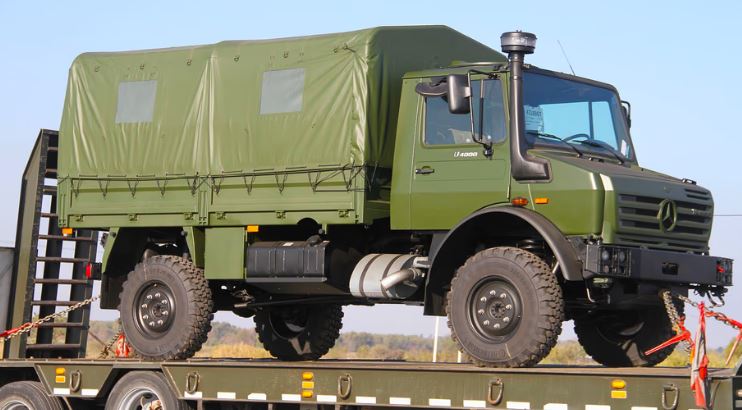 Vuelven los históricos camiones Unimog: así llegaron las primeras unidades que usará el Ejército Argentino
